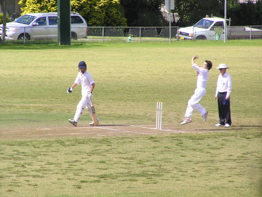Mark-Bennett-bowling