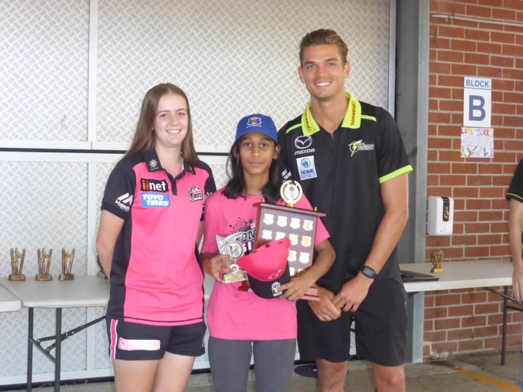 Teyana Labrooy Tina Mcpherson Trophy Junior Player Of The Year 2020 21 With Danielle Chivers Chris Green Scaled 1.jpg