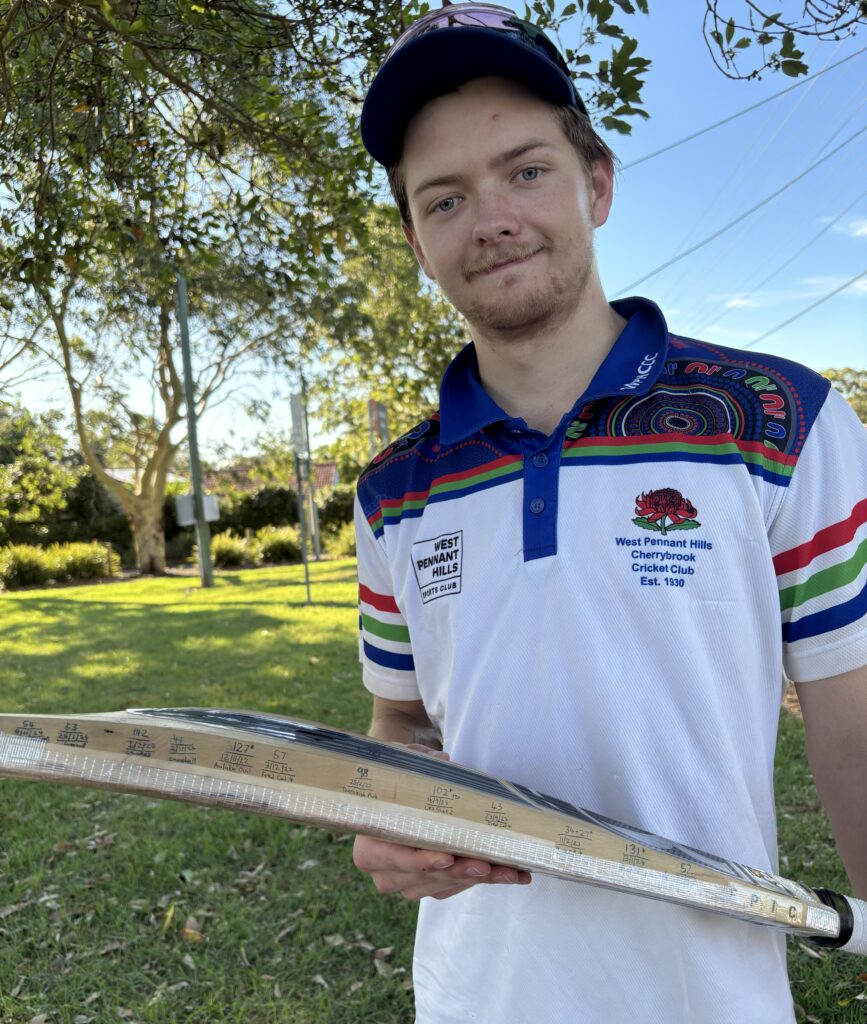 D1 Red - Raynaldo Howard bat showing scores over 50 inscribed - 29112025