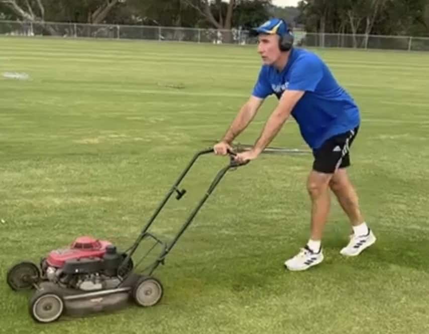 A1 - Semi Final - Phil Wurth preparing the wicket area after rain - Parklands Oval - 28022026