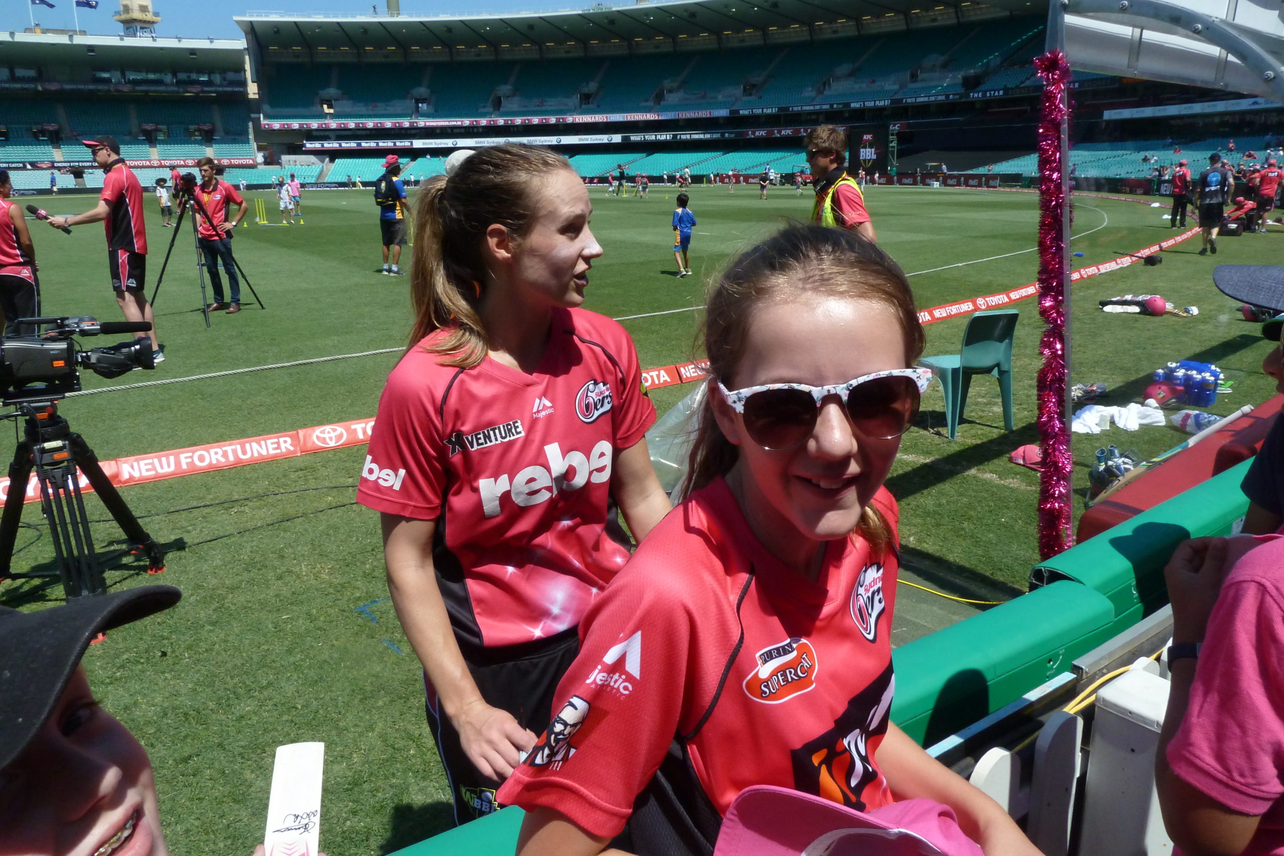 Danielle Chivers (Girls Under 12 White) with Elyse Perry at the SCG during a Sixers game - 2 January 2016.